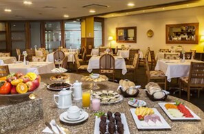 Free daily buffet breakfast  - Serra Alta Hotel (Sao Bento do Sul)