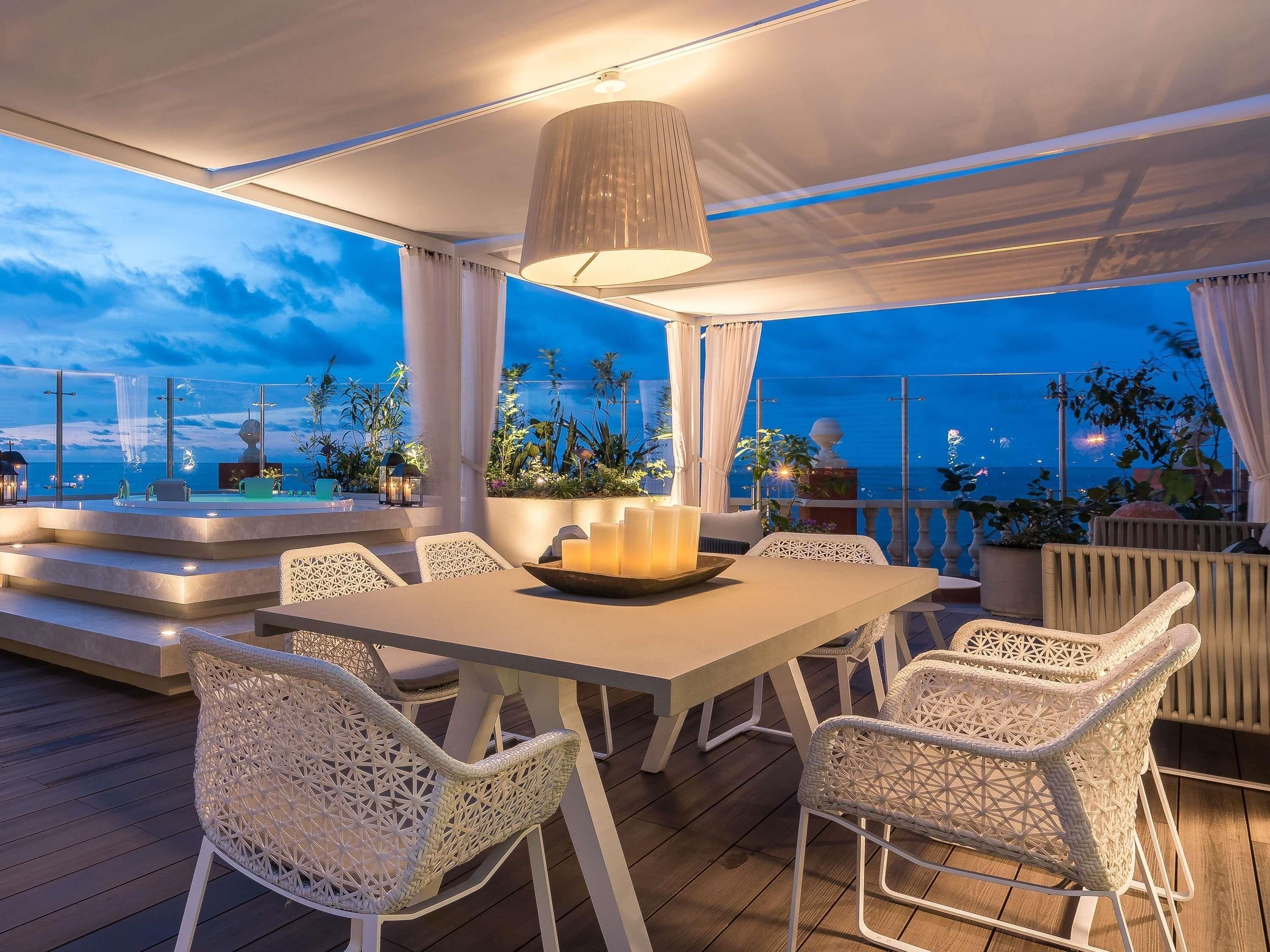 Sviitti, 1 suuri parisänky, terassi, valtamerinäköala (Imperial Amaral) | Ylelliset vuodevaatteet, untuvapeitot, minibaari, tallelokero huoneessa