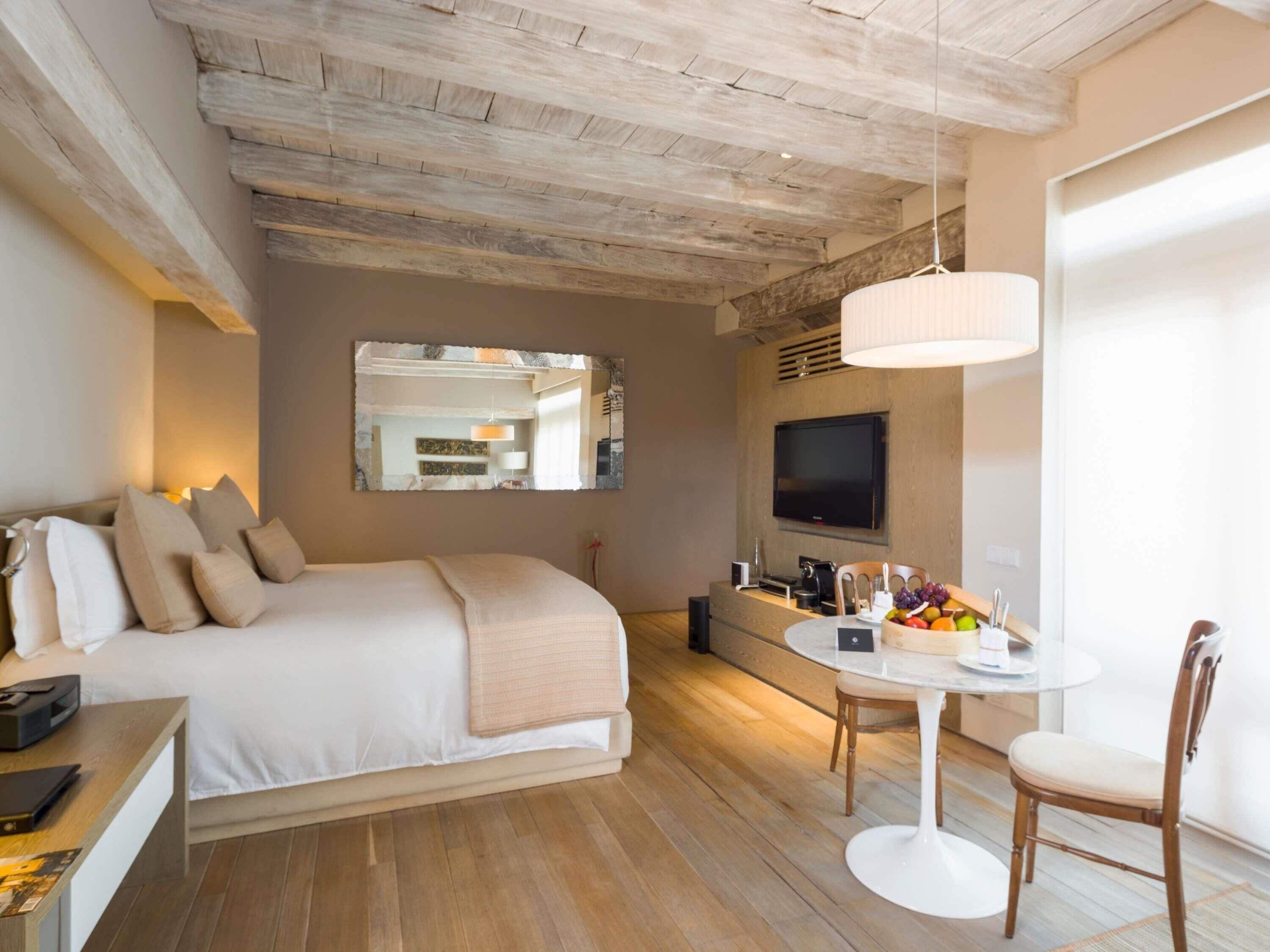 普通套房, 1 張特大雙人床 (Colonial) | 高級寢具、羽絨被、迷你吧、客房內保險箱