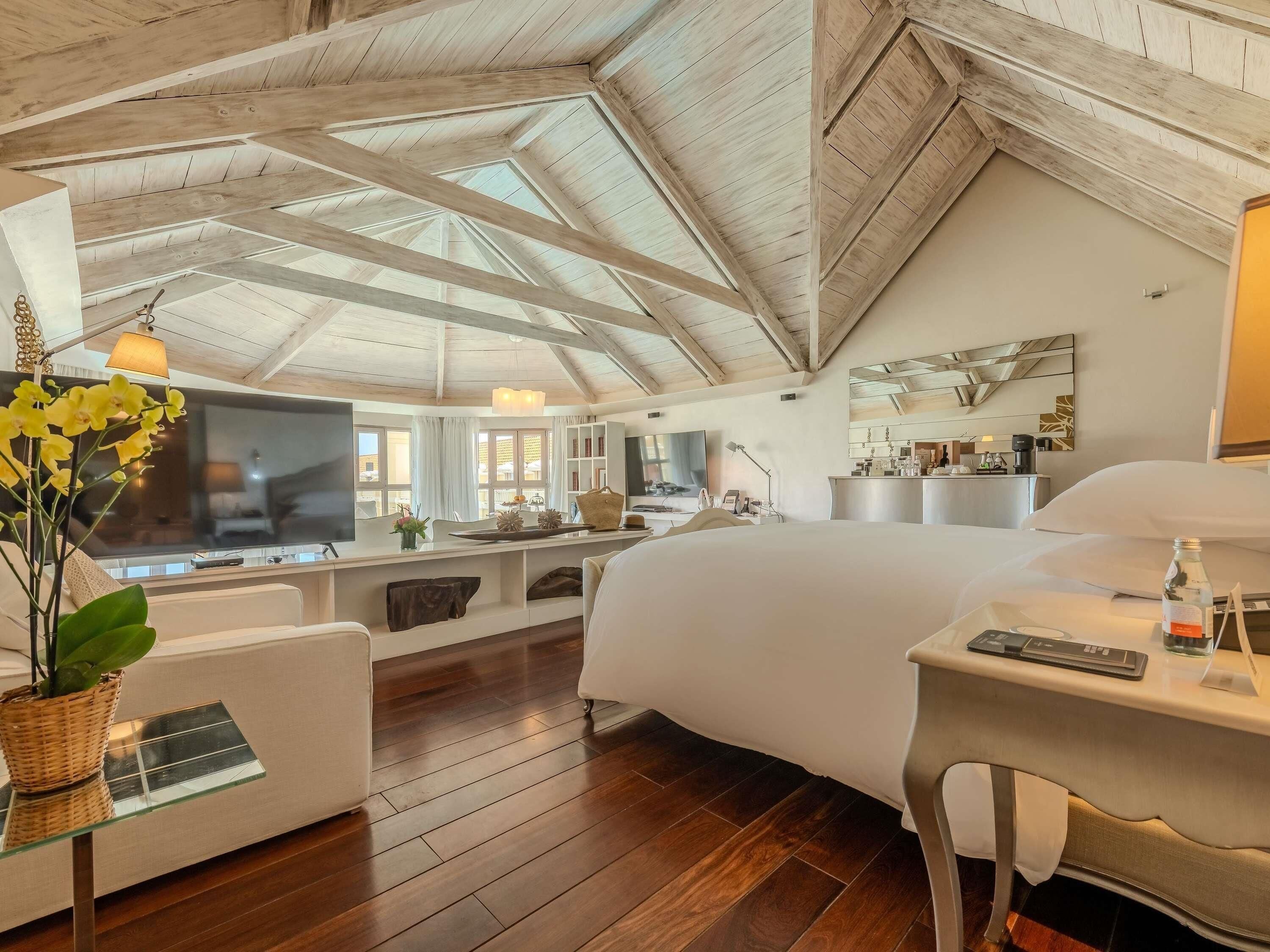 Premium bedding, down comforters, minibar, in-room safe. Sofitel Legend Santa Clara Cartagena
