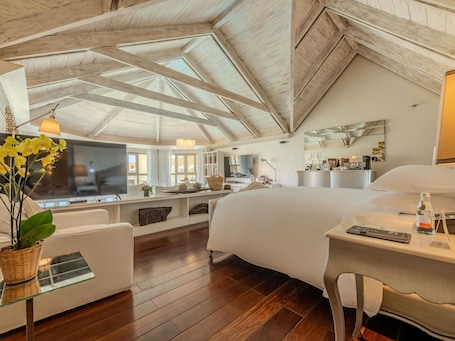 Premium bedding, down comforters, minibar, in-room safe. Sofitel Legend Santa Clara Cartagena