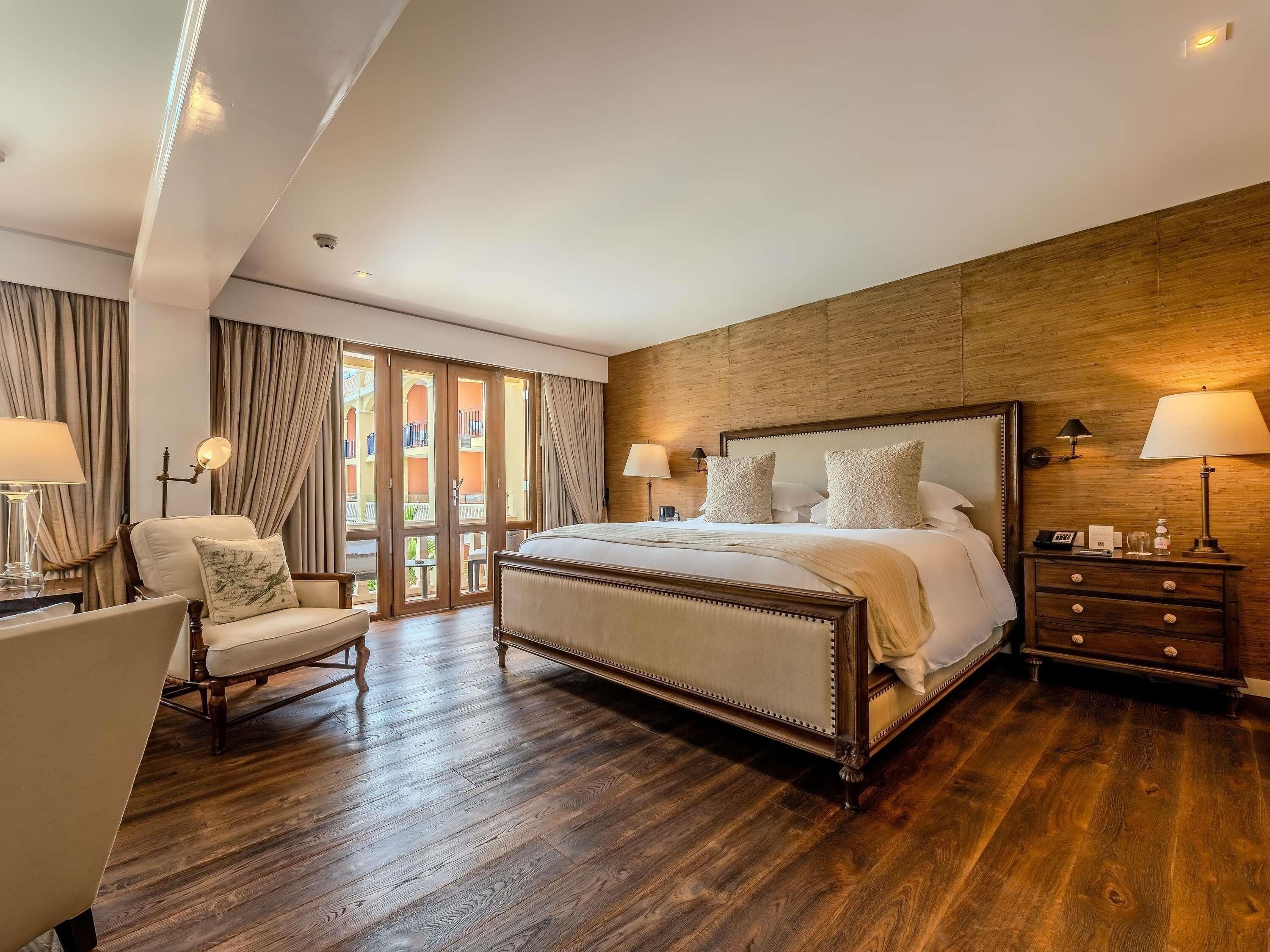 Chambre supérieure, 1 très grand lit, balcon, vue sur le jardin | Literie de qualité, couette en duvet, minibar, coffre-fort