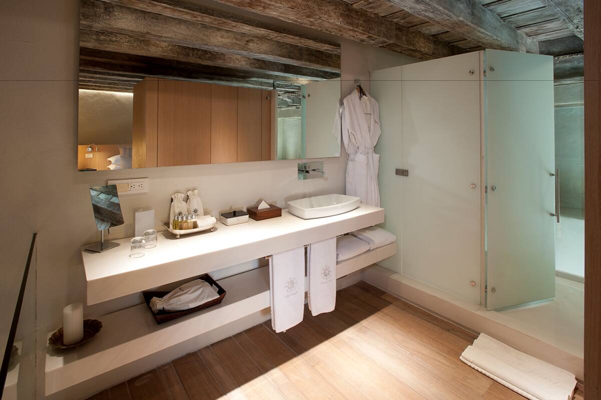 suite, 1 king bed (duplex, colonial area, butler service) | bathroom | free toiletries, hair dryer, bathrobes, slippers