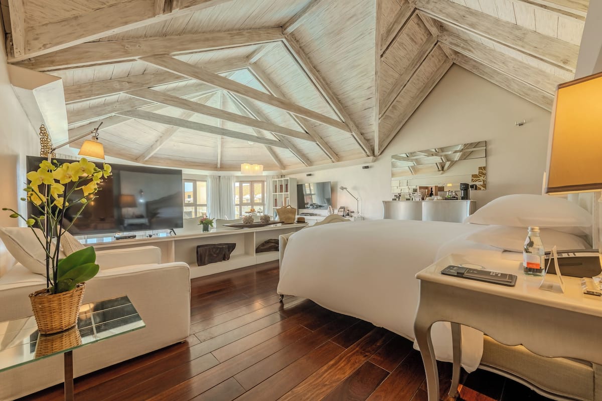 Suite, 1 King Bed, Ocean View (Legend Suite)