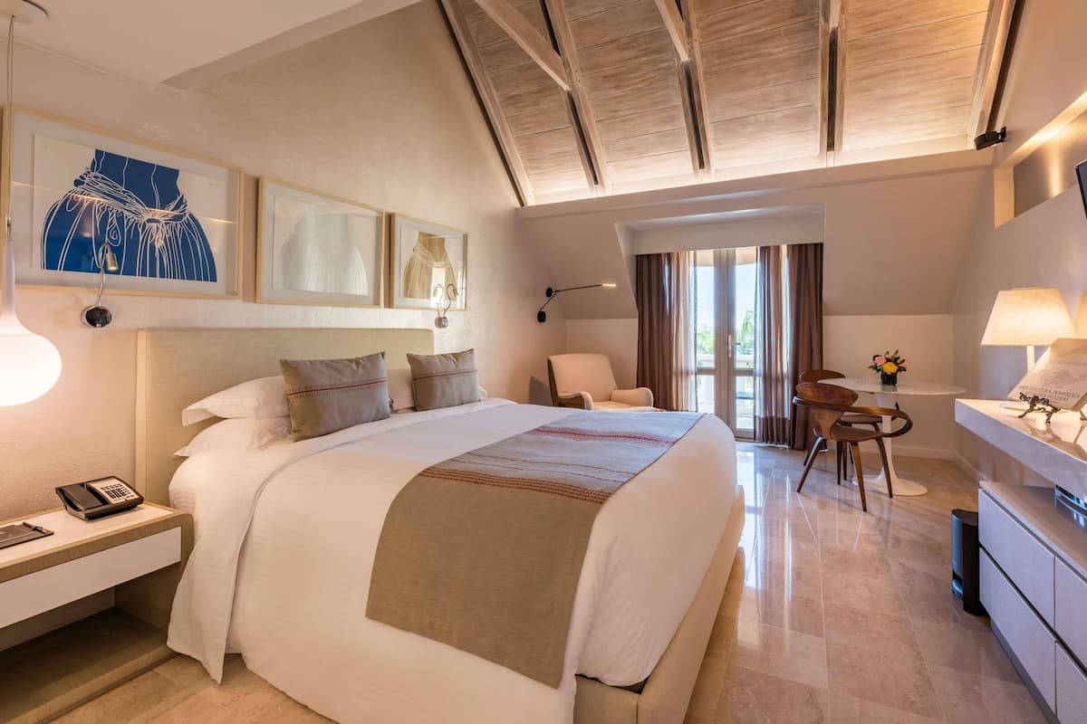 Deluxe Room, 1 King Bed, Ocean View (Butler Service) | Premium bedding, down duvets, minibar, in-room safe
