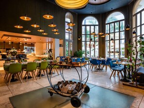 Café da manhã com buffet todos os dias (USD 35 por pessoa) 