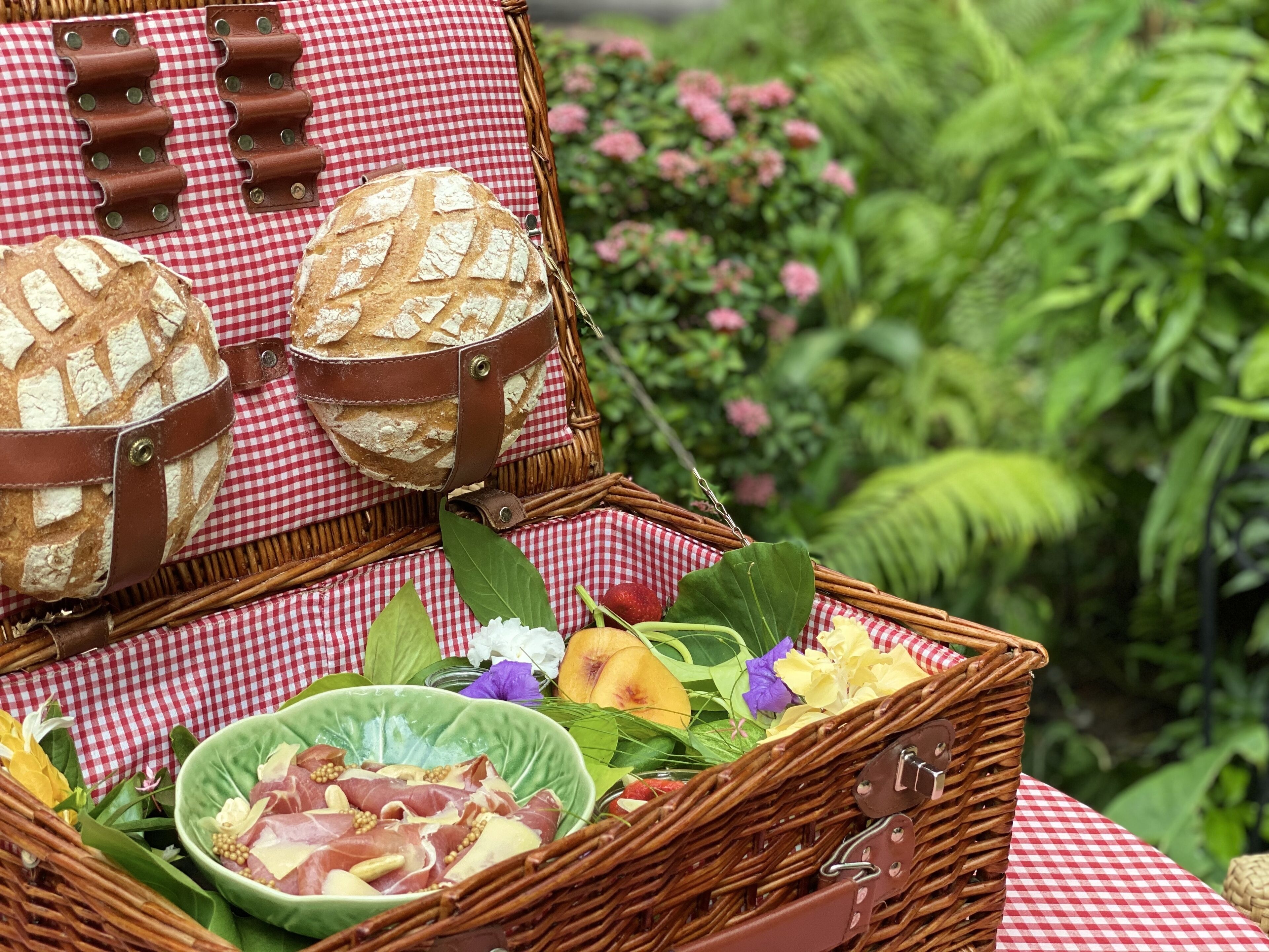 daily buffet breakfast (usd 35 per person)