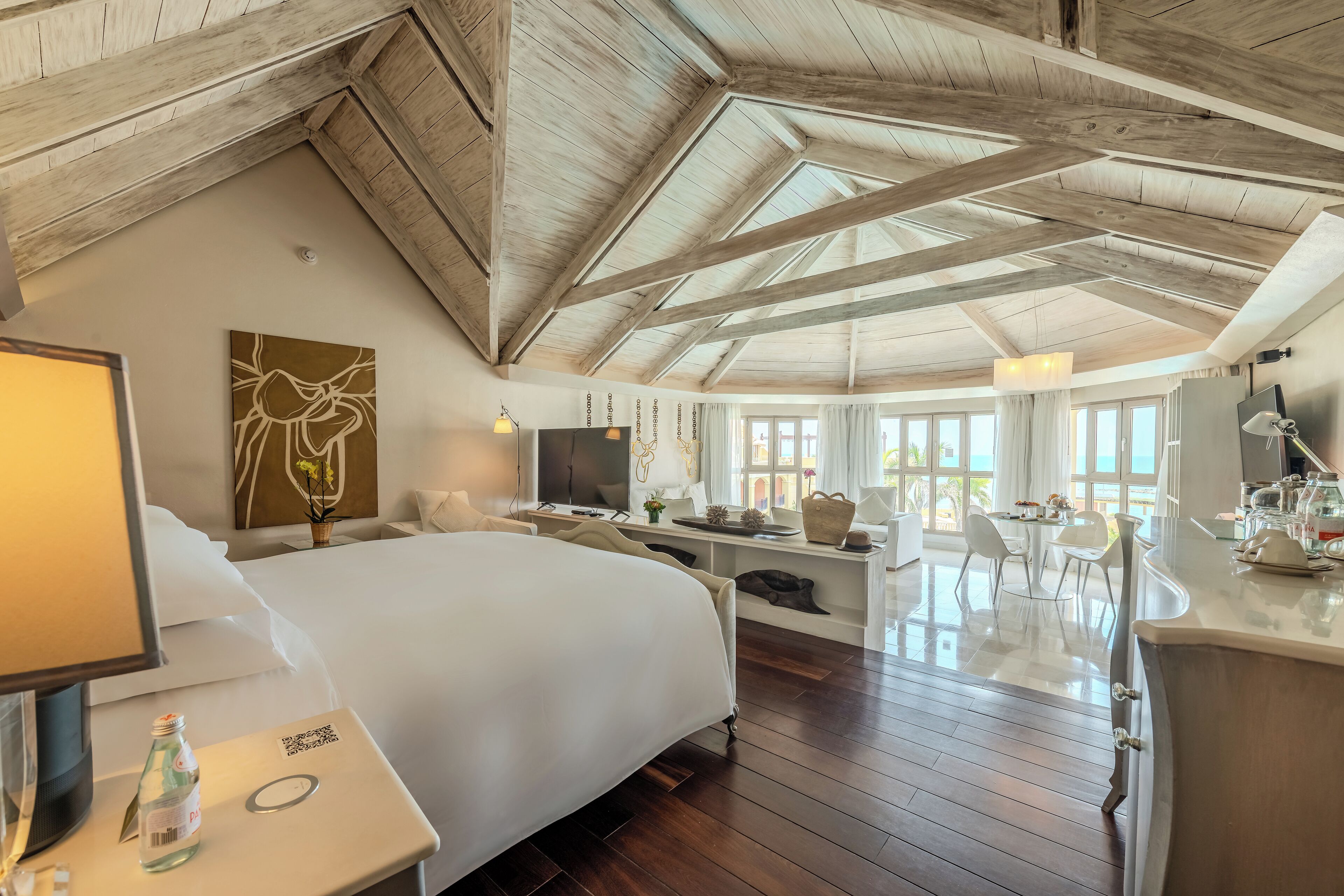 Suite, 1 cama King size, vista al océano (Legend Suite) | Ropa de cama de alta calidad, edredón y minibar 