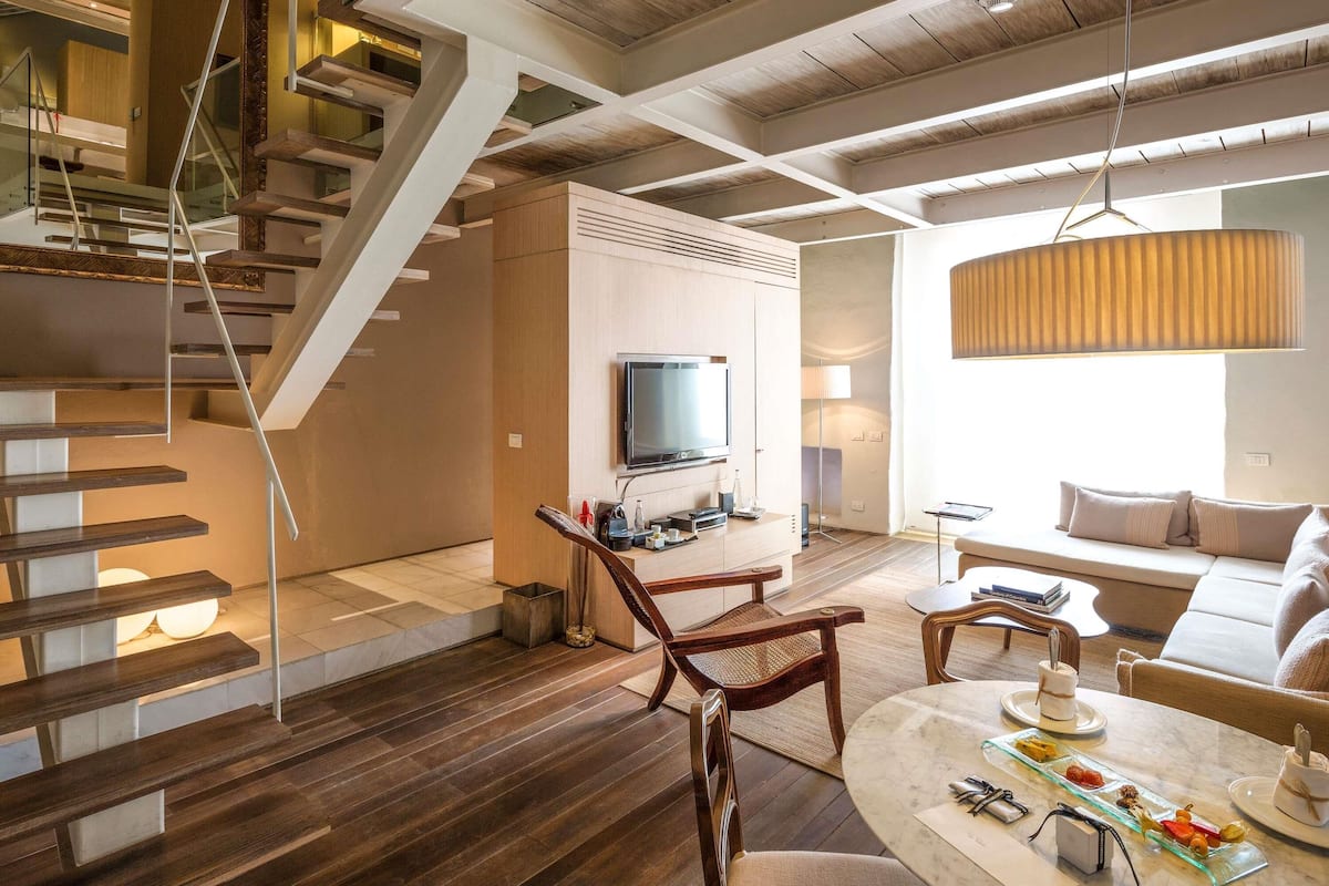 Ropa de cama de alta calidad, cubrecamas y minibar