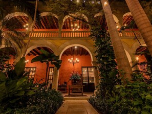 2 restaurants, breakfast served - Sofitel Legend Santa Clara Cartagena (Cartagena)