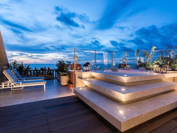 Suite, 1 cama King size, Terraza, vista al océano (Imperial Amaral) | Ropa de cama de alta calidad, edredón y minibar