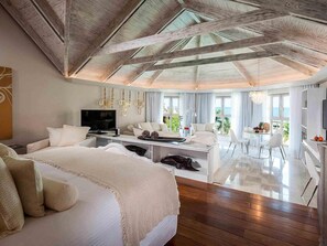 Suite, 1 kingsize-seng, havutsikt (Legend Suite) | Sengetøy av topp kvalitet, dundyner, minibar og safe på rommet