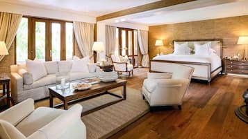 Suite presidencial, 1 cama de matrimonio grande (Butler Service) | Ropa de cama de alta calidad, edredones de plumas, minibar y caja fuerte
