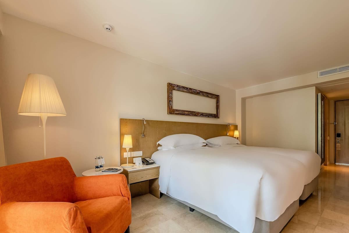 Premium bedding, down duvets, minibar, in-room safe