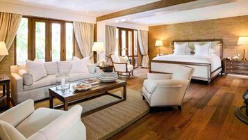 Svit Presidential - 1 kingsize-säng (Butler Service) | Sängtillbehör av högsta kvalitet, duntäcken och minibar