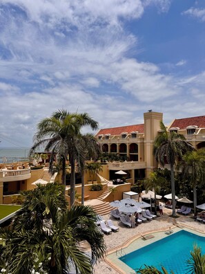 Junior Suite, 1 King Bed, Balcony, Ocean View (Butler Service)