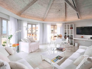 Suite, 1 cama King size, vista al océano (Legend Suite) | Ropa de cama de alta calidad, edredón y minibar