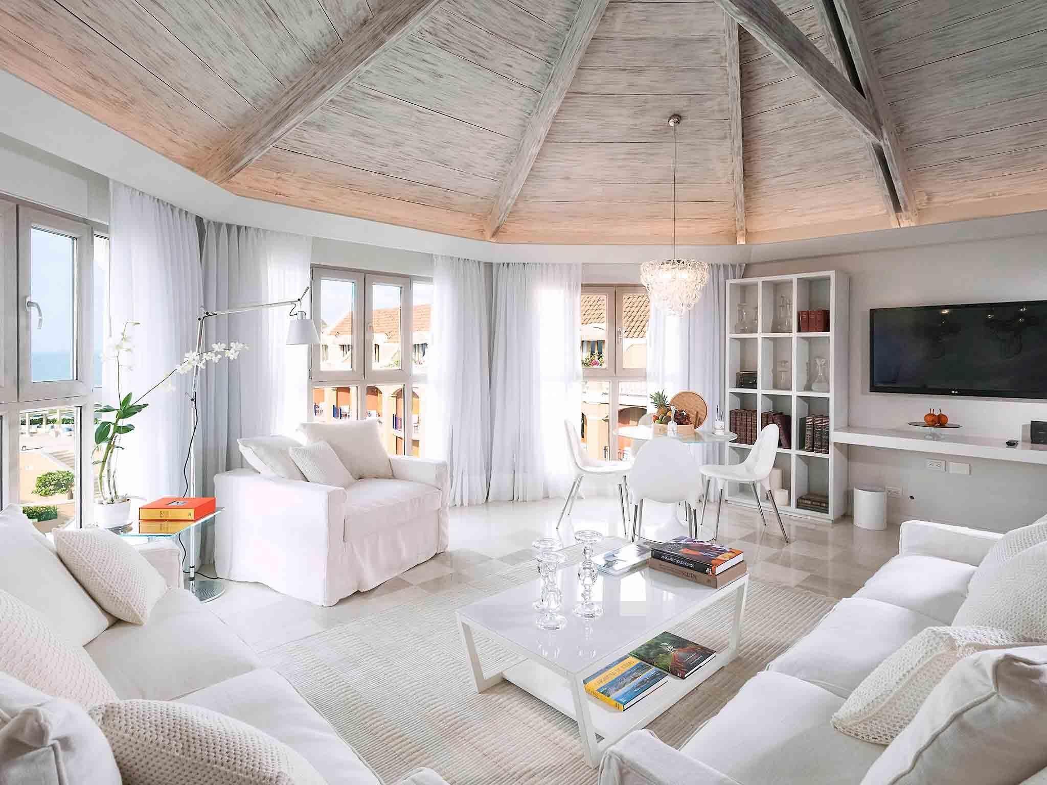 Suite, 1 très grand lit, vue océan (Legend Suite) | Literie de qualité supérieure, couette en duvet d'oie, minibar