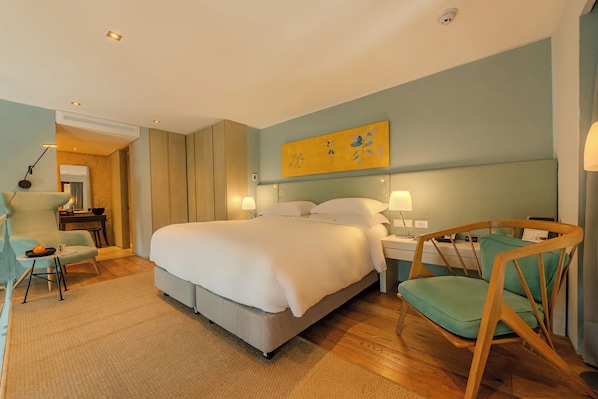 Suite, 1 letto king, terrazzo (Spa, Butler Service) | Biancheria da letto di alta qualità, copriletto in piuma, minibar
