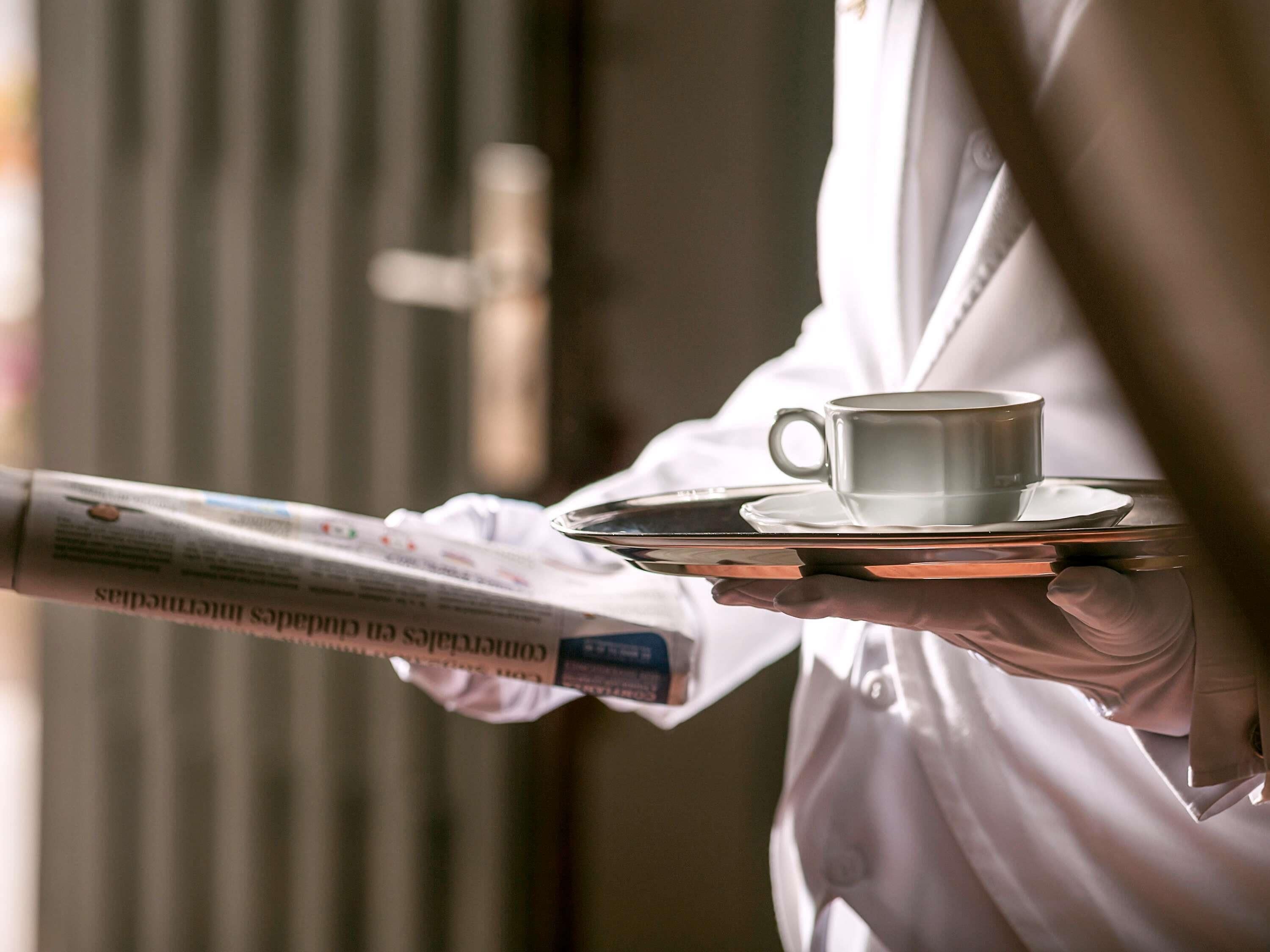 高档床上用品、羽绒被、迷你吧、客房内保险箱