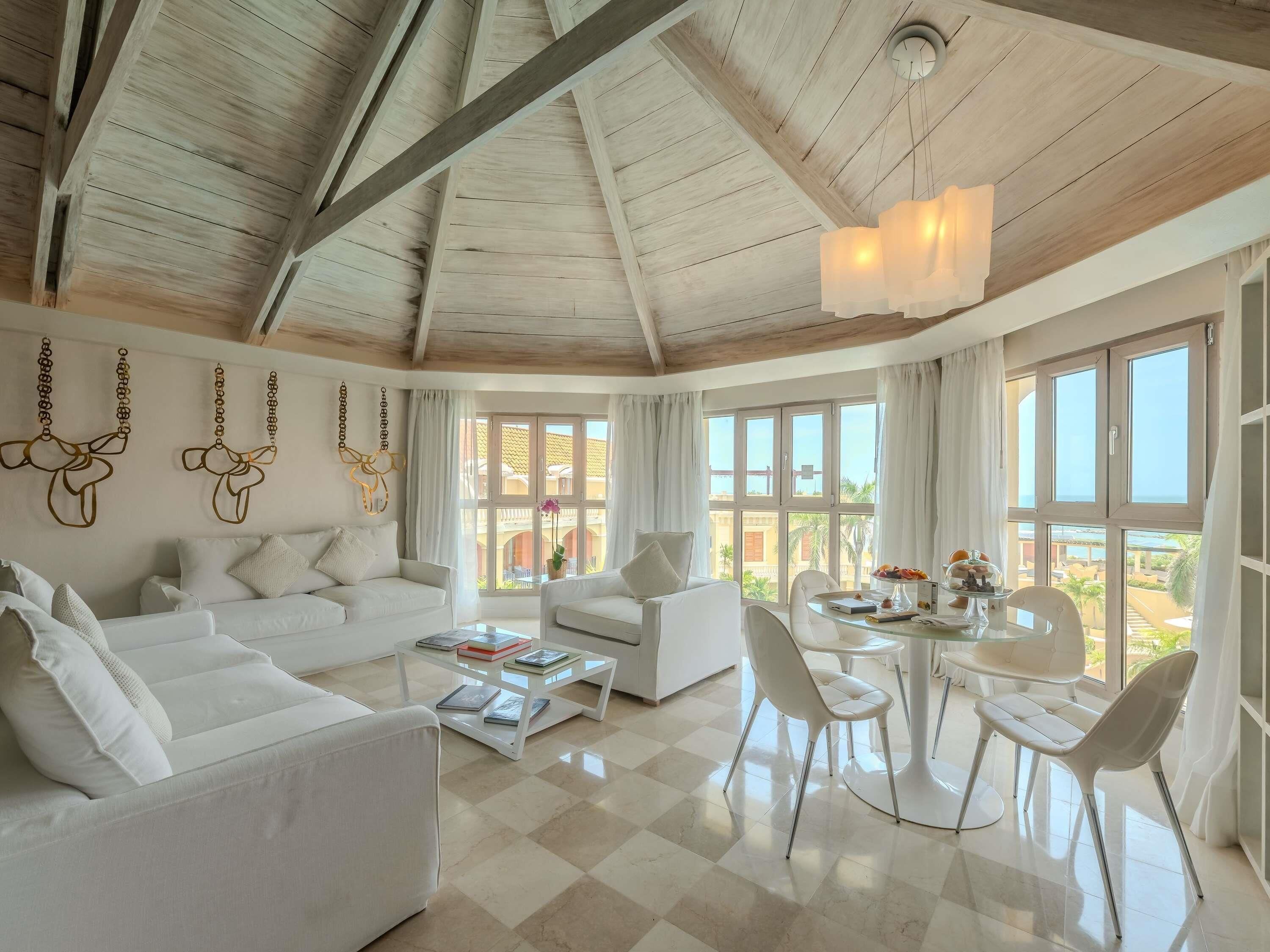 Suite, 1 très grand lit, vue océan (Legend Suite) | Literie de qualité supérieure, couette en duvet d'oie, minibar