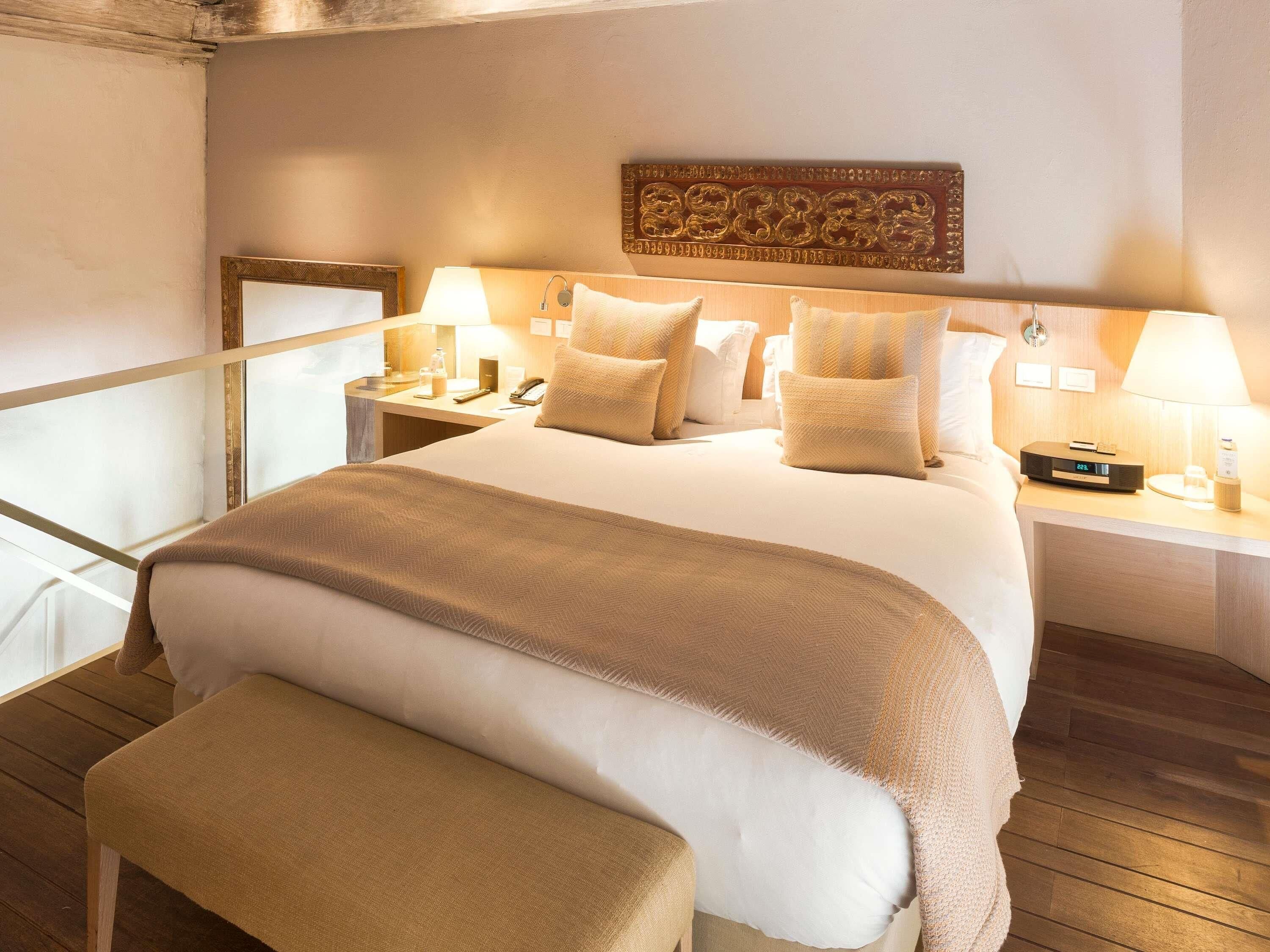 套房, 1 张特大床 (Duplex, Colonial Area, Butler Service) | 高档床上用品、羽绒被、迷你吧、客房内保险箱