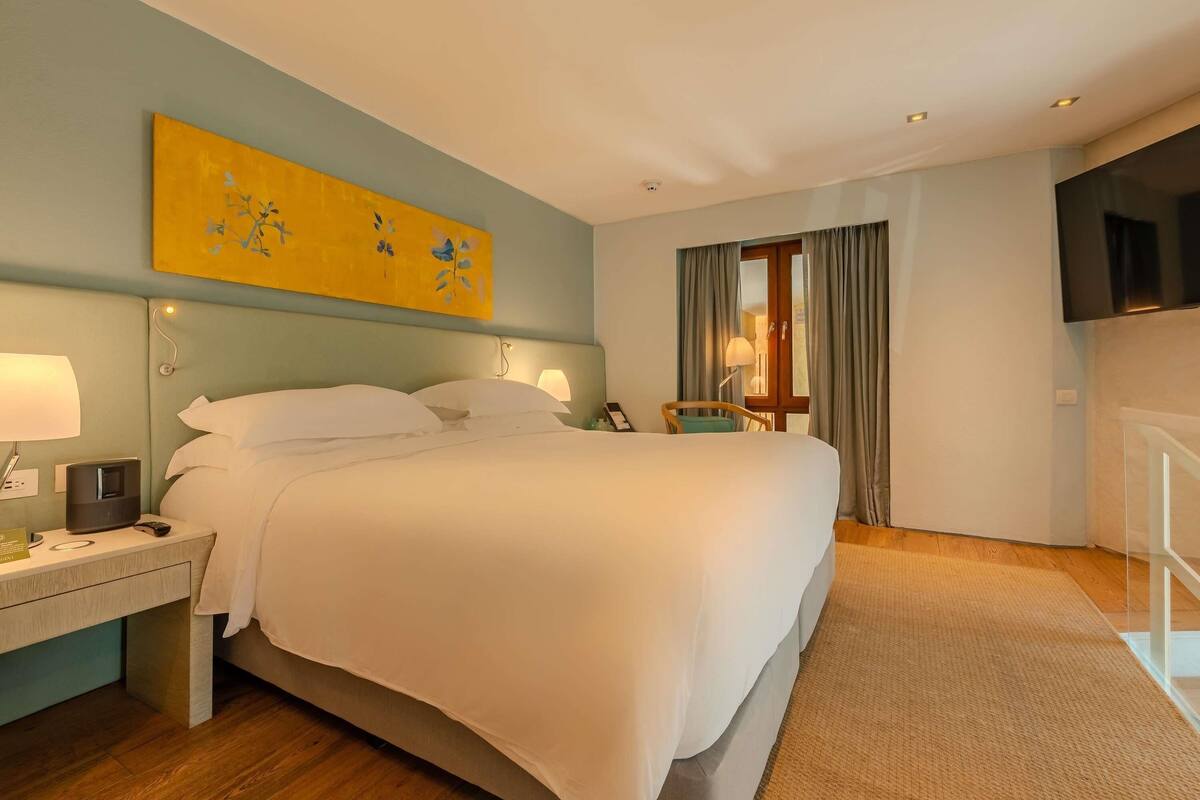 Suite, 1 kingsize-seng, terrasse (Spa, Butler Service) | Sengetøy av topp kvalitet, dundyner, minibar og safe på rommet