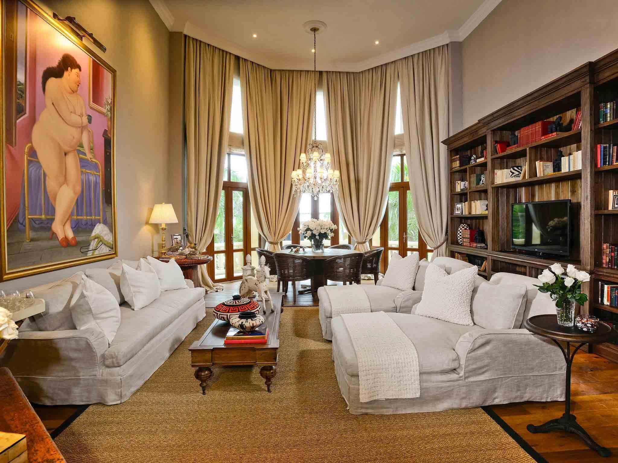 总统套房, 1 张特大床 (Butler Service) | 高档床上用品、羽绒被、迷你吧、客房内保险箱