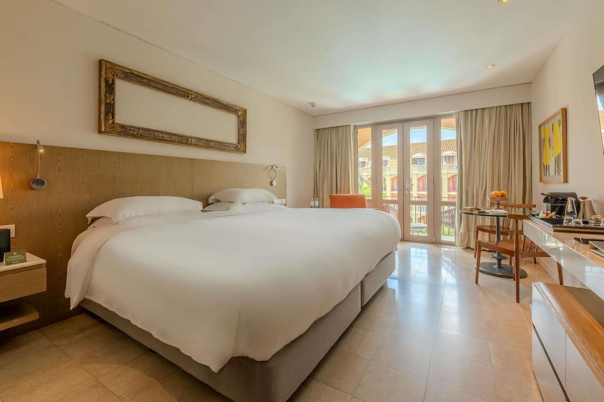 Premium bedding, down comforters, minibar, in-room safe