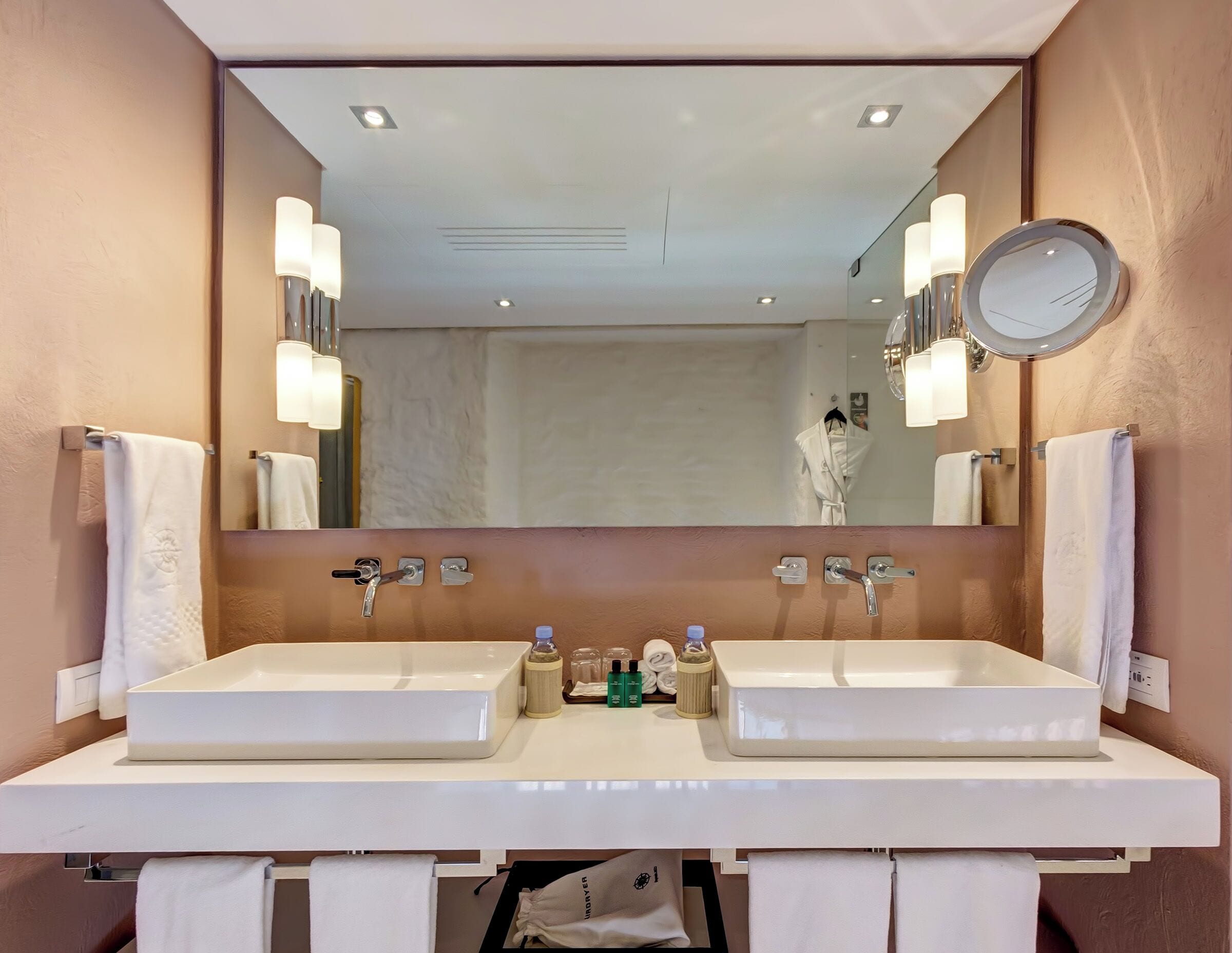 suite, 1 king bed, terrace, sea view (grau suite) | bathroom | free toiletries, hair dryer, bathrobes, slippers