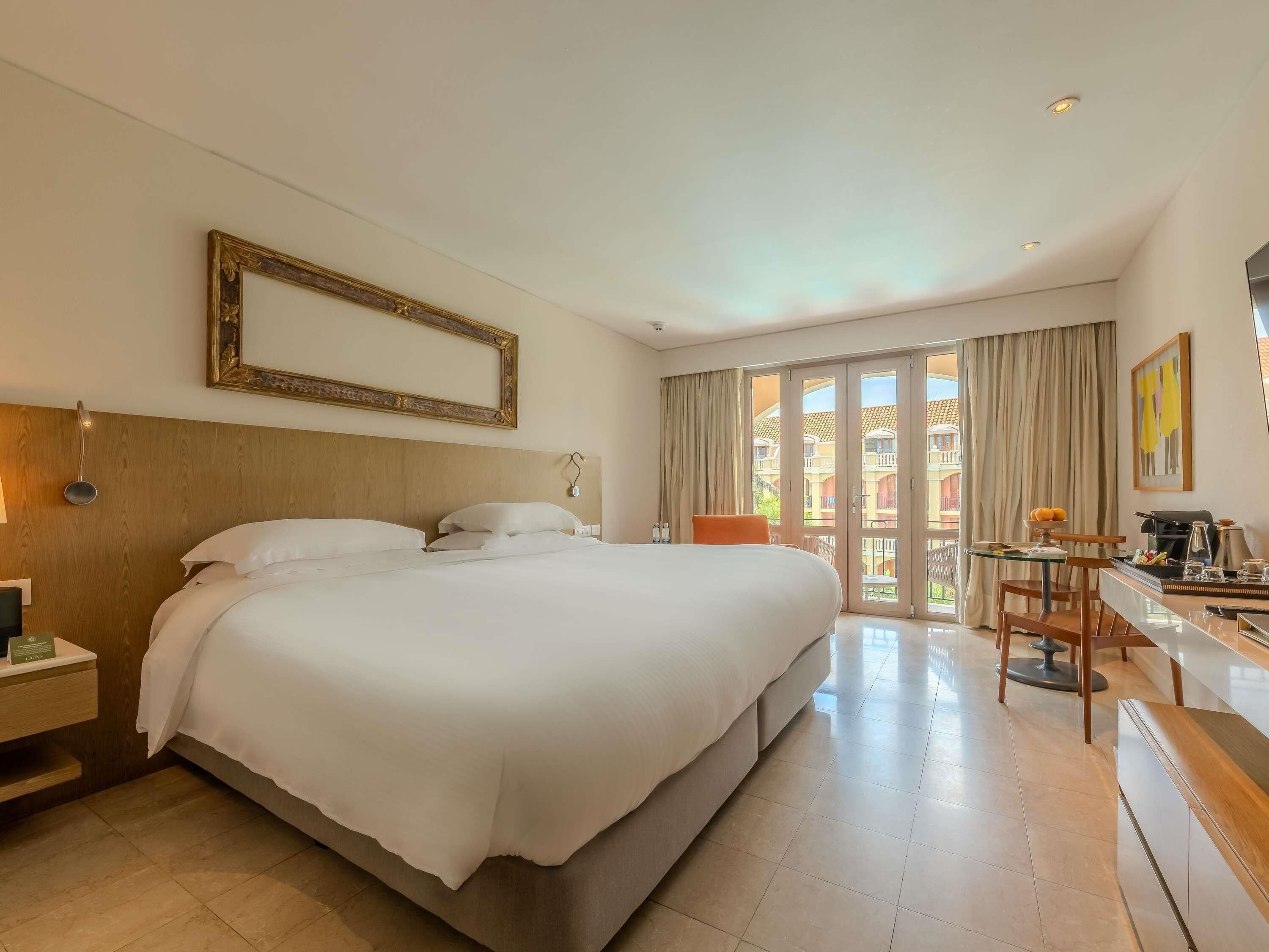 Premium bedding, down comforters, minibar, in-room safe