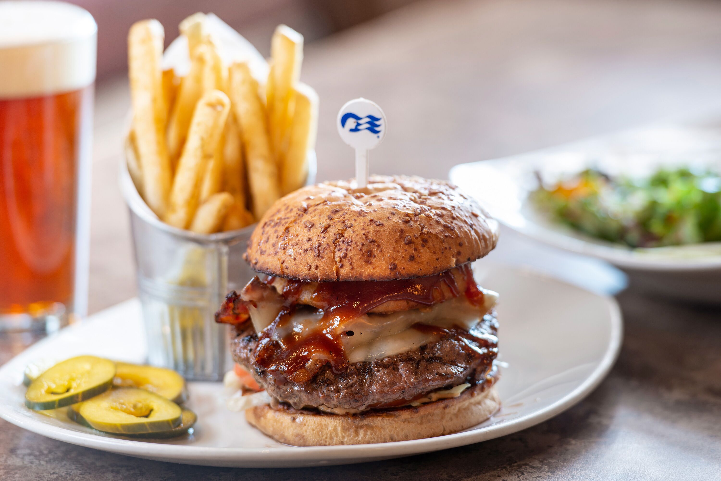 3 restaurants, breakfast served