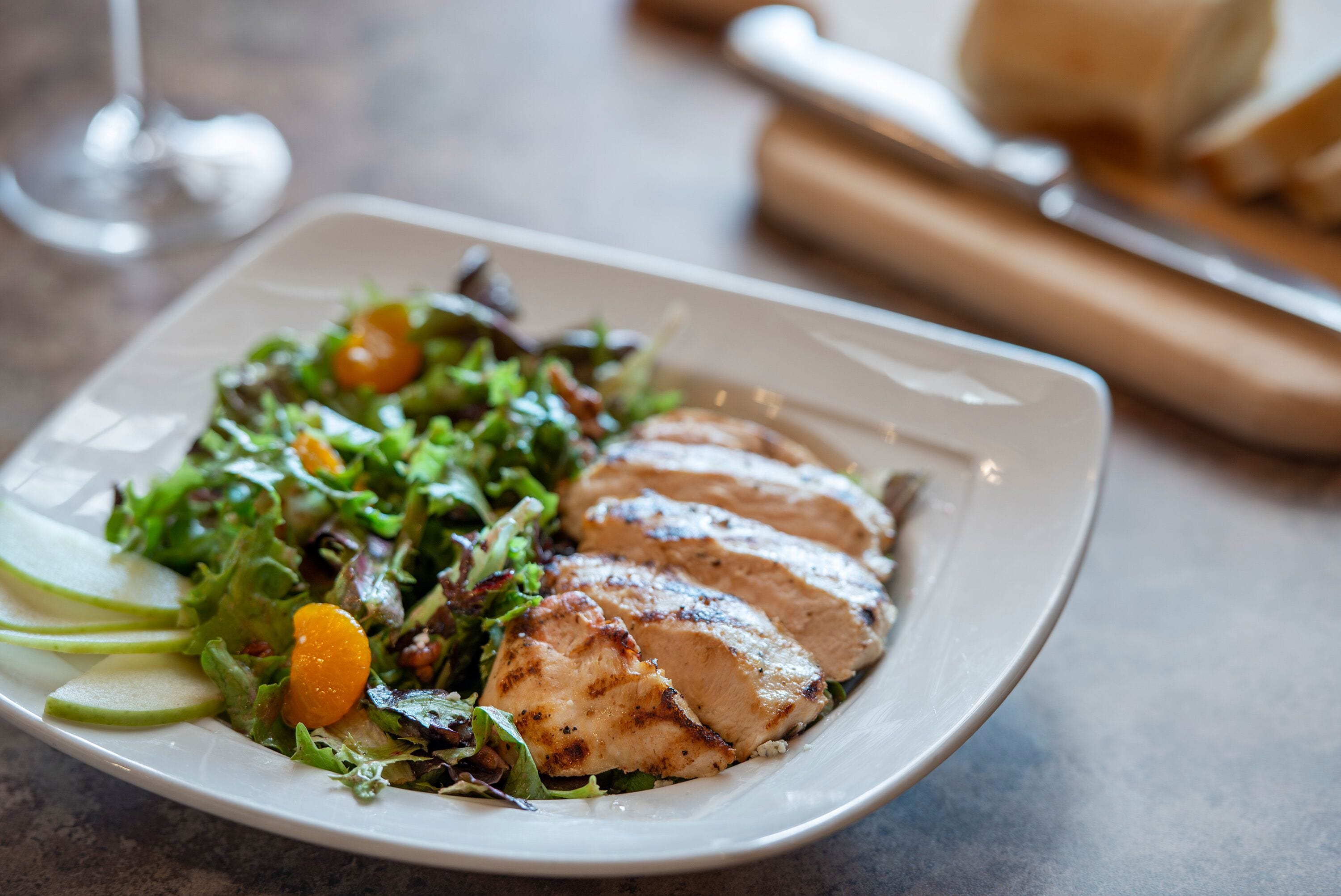 3 restaurants, breakfast served