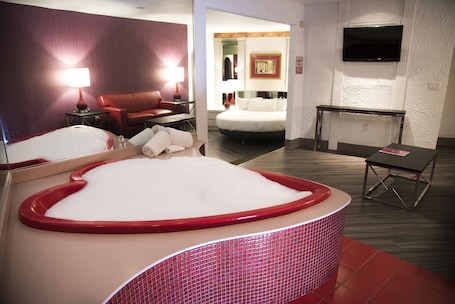 Cortinas blackout, tabla de planchar con plancha y wifi gratis . Cove Haven Resort