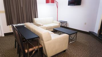 Champagne Tower | Living room | Flat-screen TV