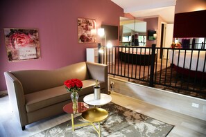 Juliette Room | Blackout drapes, iron/ironing board, free WiFi, bed sheets