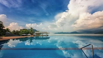 4 outdoor pools, open 7:00 AM to 8:00 PM, pool umbrellas, pool loungers