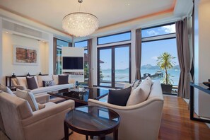 Villa, 5 chambres, piscine privée, vue océan | Salle de séjour