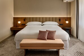 Suíte executiva, 1 quarto | Roupas de cama premium, frigobar, cofres nos quartos, escrivaninha