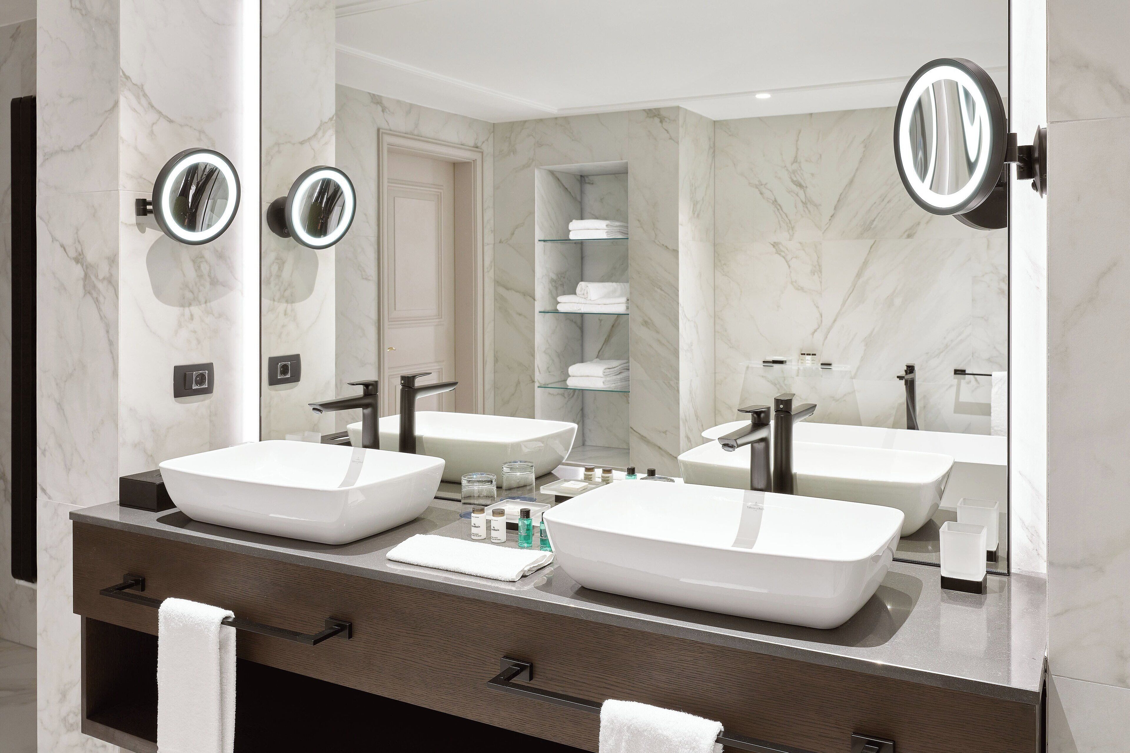 combined shower/bathtub, free toiletries, hair dryer, bathrobes