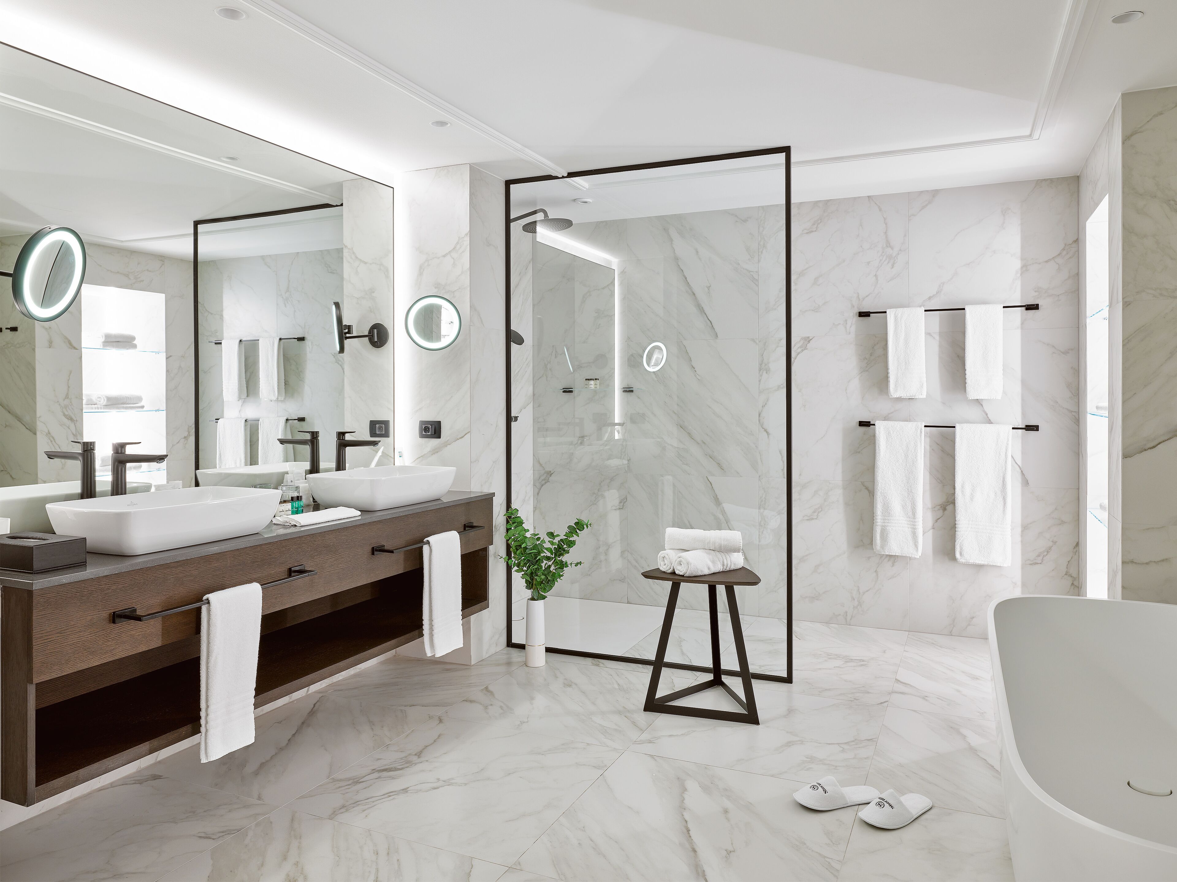 Suite Presidenziale, 1 camera da letto | Bagno | Combinazione doccia/vasca, set di cortesia gratuito, asciugacapelli