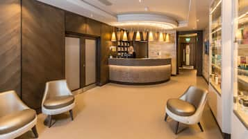 Couples treatment rooms, sauna, spa tub, steam room, body treatments