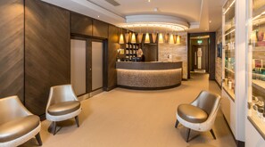 Couples treatment rooms, sauna, hot tub, steam room, body treatments