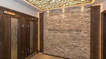 Couples treatment rooms, sauna, hot tub, steam room, body treatments