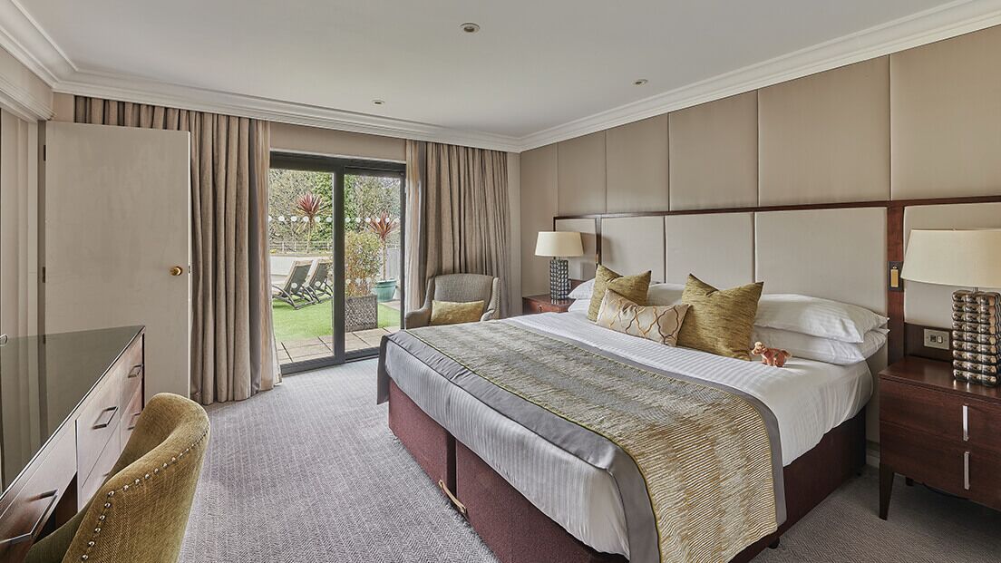 superior suite, 1 king bed, balcony, garden view | 1 bedroom, premium bedding, in-room safe, desk