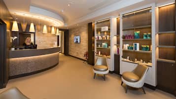 BehandlungsrĂ€ume fĂŒr Paare, Sauna, Whirlpool, Dampfbad