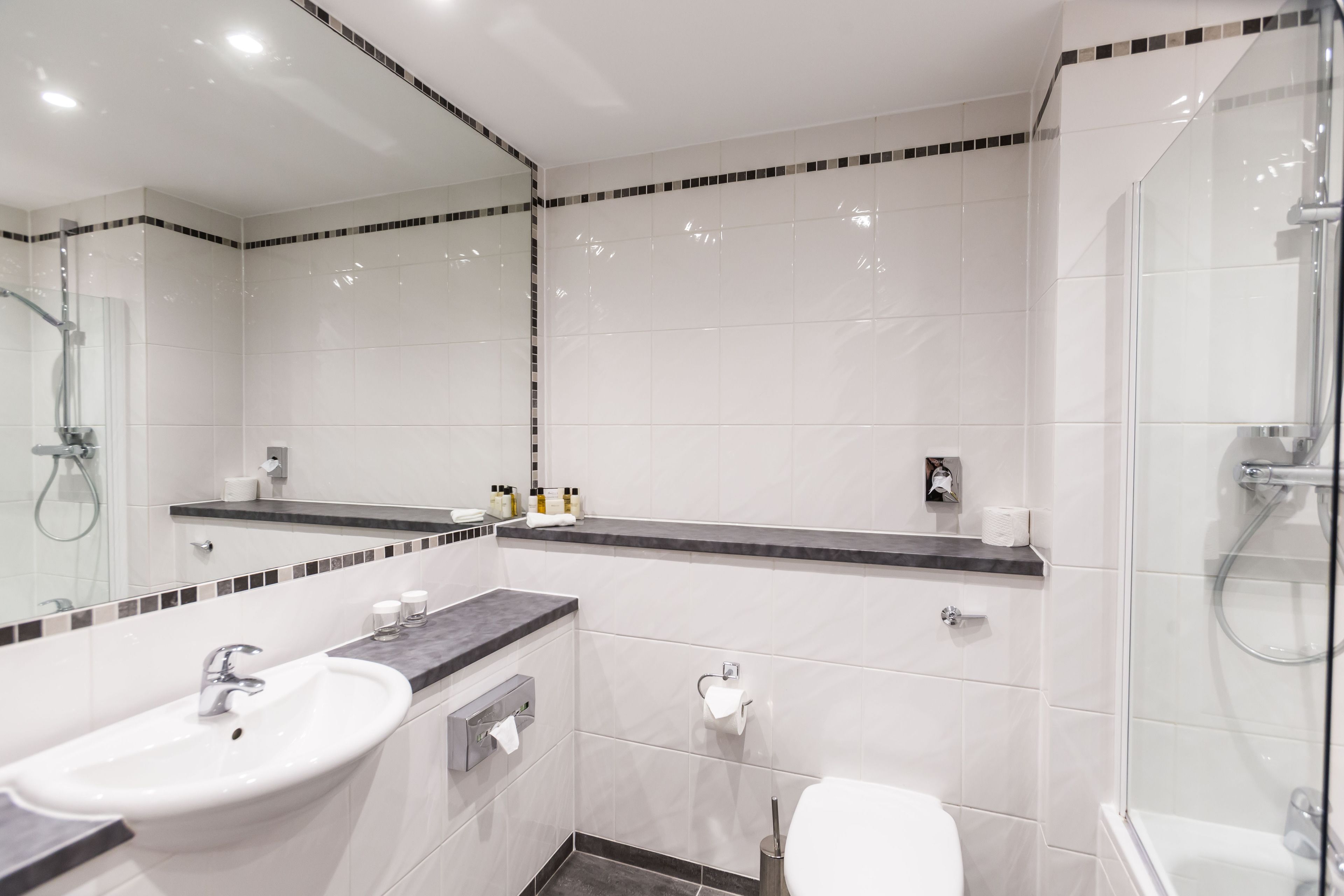 combined shower/bathtub, free toiletries, hair dryer, slippers