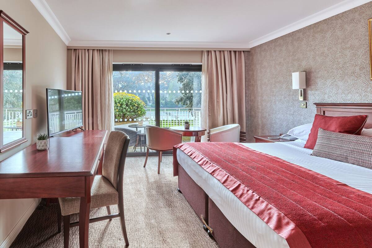 Classic Double Room | Premium bedding, in-room safe, desk, laptop workspace