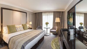 Chambre Deluxe double, vue sur le jardin | Literie de qualité, coffre-fort, bureau