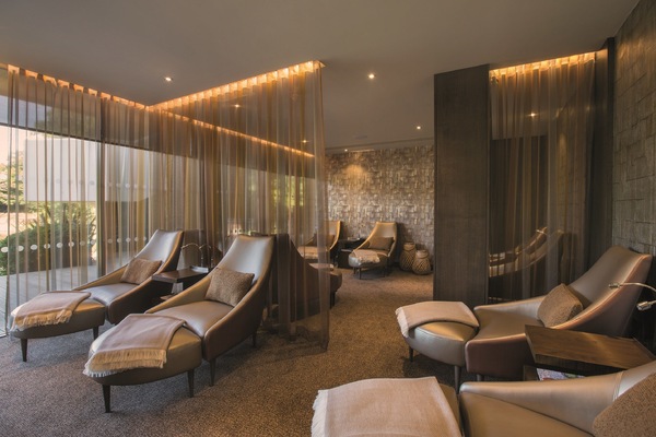 Couples treatment rooms, sauna, hot tub, steam room, body treatments